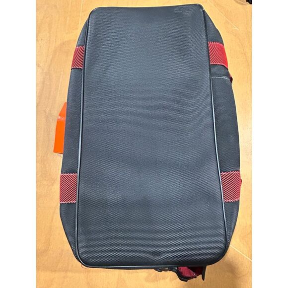 Marlboro Unlimited Red Vintage Travel‎ Duffle Gym Bag Luggage New With Tags - Picture 8 of 8